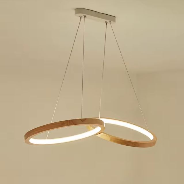 Suspension anneau bois double avec éclairage LED intégré, au style moderne et finition naturelle pour une ambiance épurée.