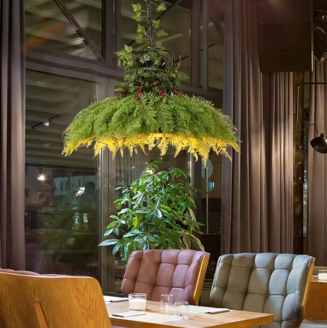 Suspension luminaire végétale ornée de plantes, idéale pour créer une atmosphère naturelle et design dans un salon.