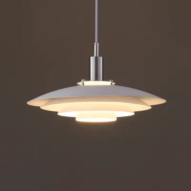 Suspension Morandi blanche diffusant une lumière douce, parfaite pour une ambiance rétro et chaleureuse.