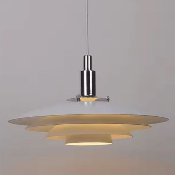 Suspension Morandi blanche aux lignes géométriques épurées, parfaite pour un éclairage doux et design.