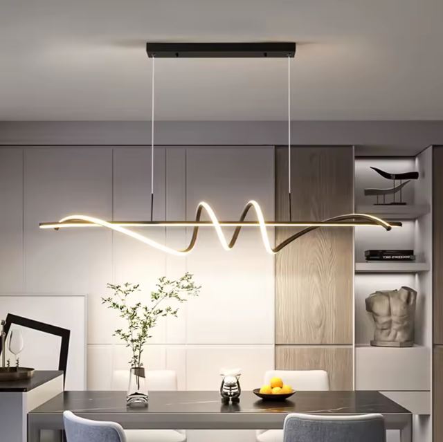Suspension tourbillon LED noire élégante et sculpturale, parfaite pour illuminer une salle à manger ou un salon au design contemporain et raffiné.