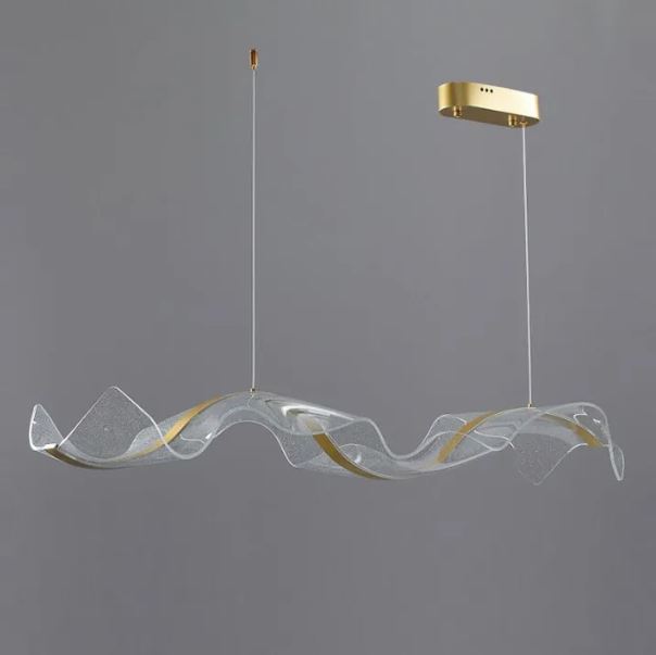 Suspension voile au design ondulant et élégant, idéale pour un intérieur contemporain recherchant une pièce lumineuse et sculpturale.