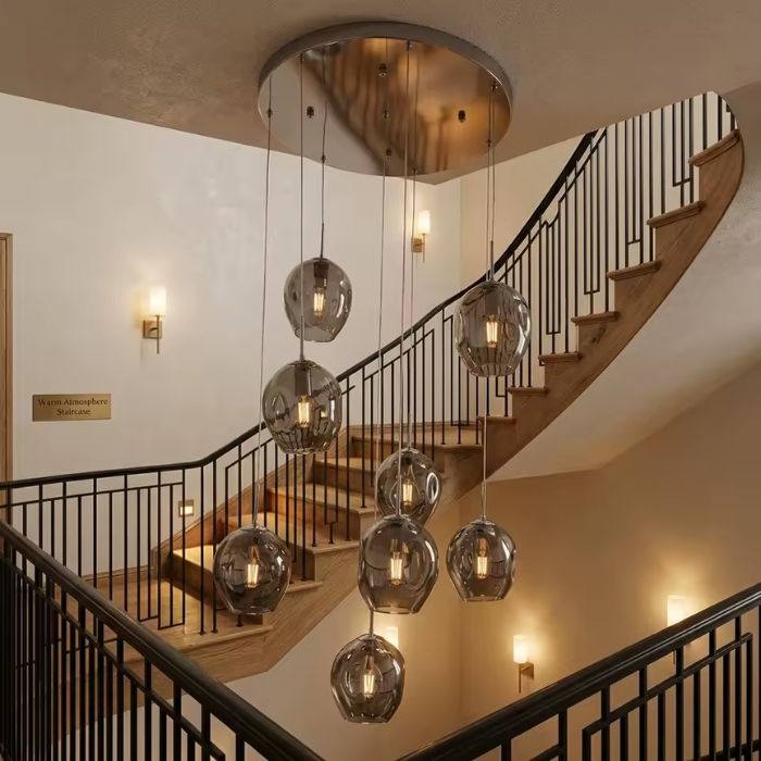 Suspension cascade de globes en verre au design moderne pour intérieur élégant