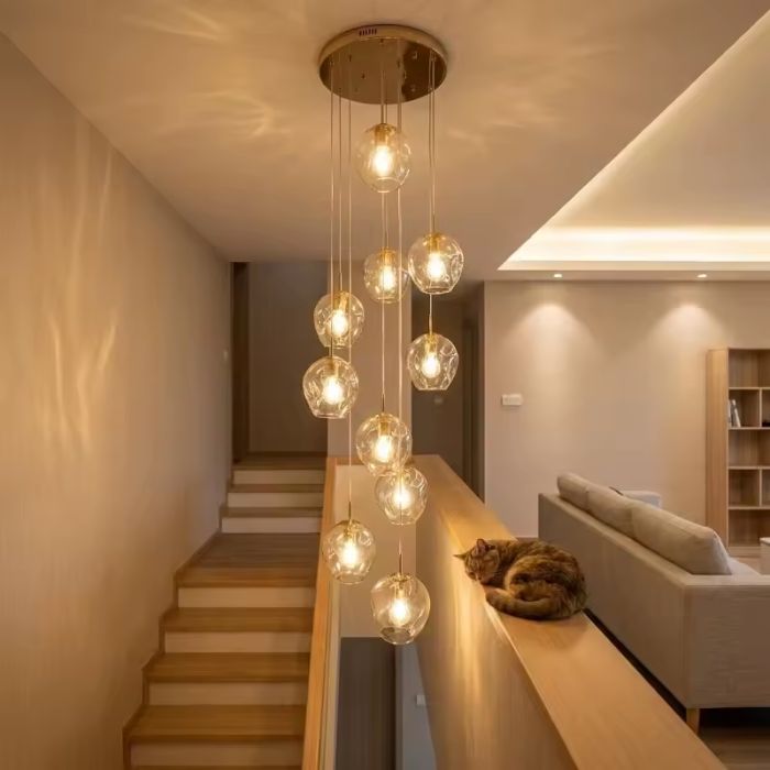 Suspension décorative composée de globes en verre pour une ambiance lumineuse chaleureuse