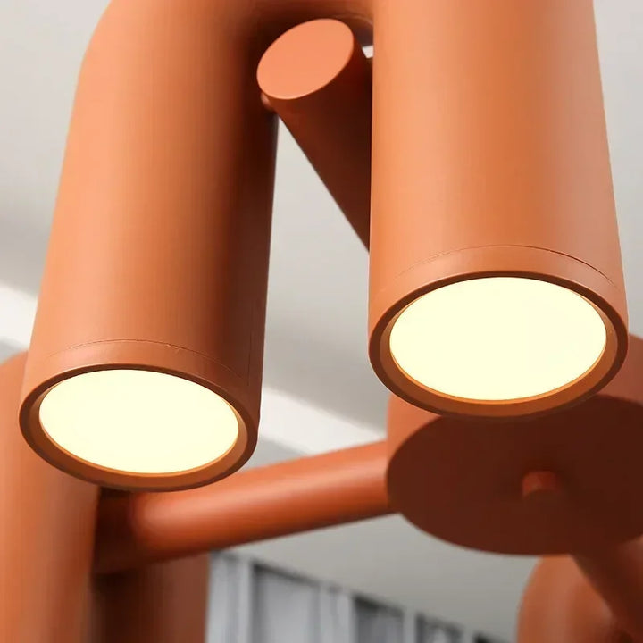 Gros plan sur les courbes en U et la finition en métal de la suspension design tubulaire, mettant en valeur la qualité des matériaux et les détails de fabrication.