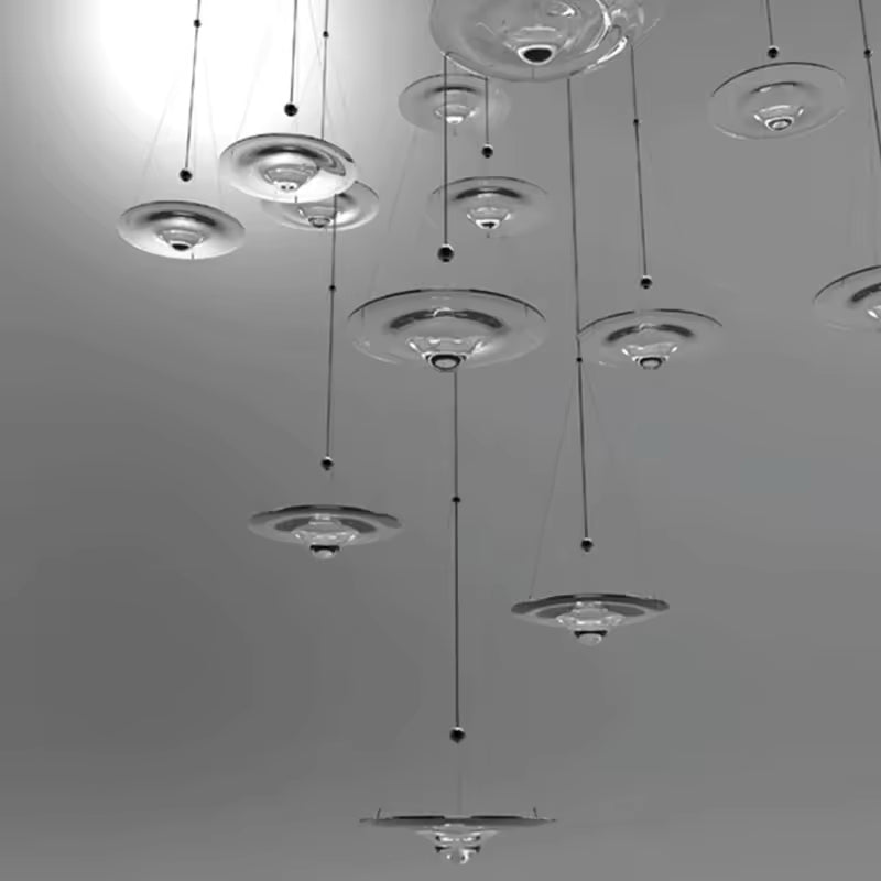 Ensemble de suspensions disque en verre suspendues à différentes hauteurs, au style futuriste et aérien