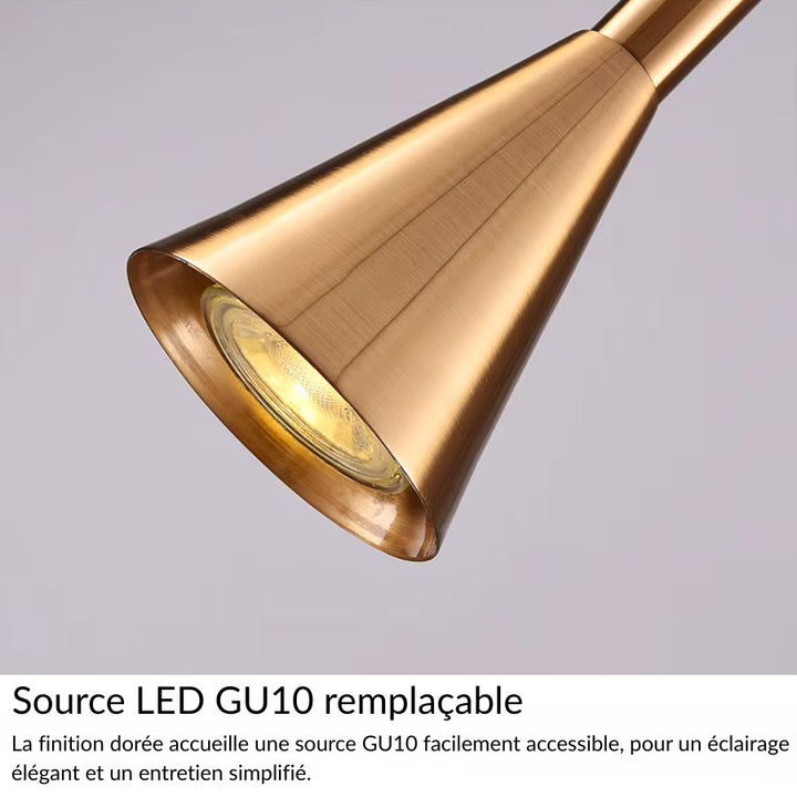 Gros plan sur l’embout trompette en métal doré avec source LED GU10, au design épuré et contemporain