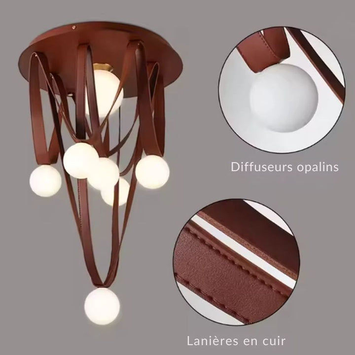 Détails des lanières en cuir brun et des diffuseurs opalins, au cœur d’un luminaire sculptural au style organique.