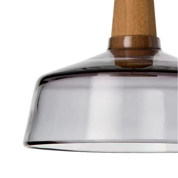 Détail du diffuseur en verre fumé et de sa finition bois, au design sobre, organique et contemporain