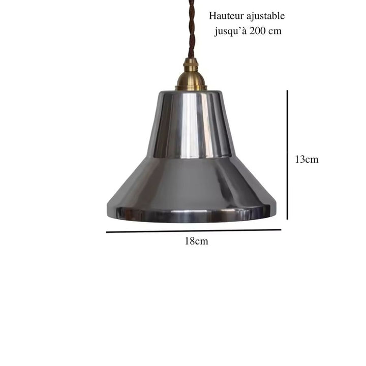 Format compact de 18 cm pour cette suspension industrielle chromée, avec câble torsadé ajustable jusqu’à 200 cm