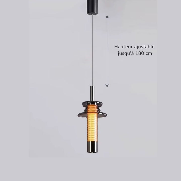 Hauteur réglable jusqu’à 180 cm pour cette suspension tubulaire en verre fumé au design contemporain