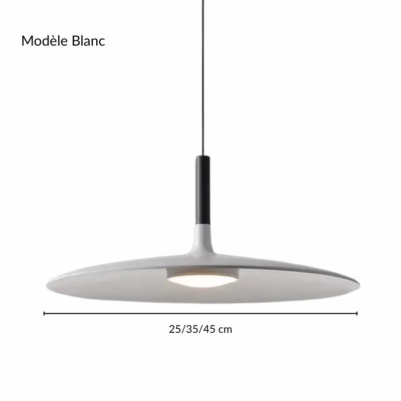 Fiche produit studio : suspension évasée blanche mate en métal peint sur fond clair au style moderne et minimaliste.