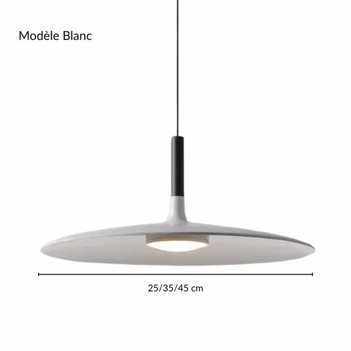 Fiche produit studio : suspension évasée blanche mate en métal peint sur fond clair au style moderne et minimaliste.