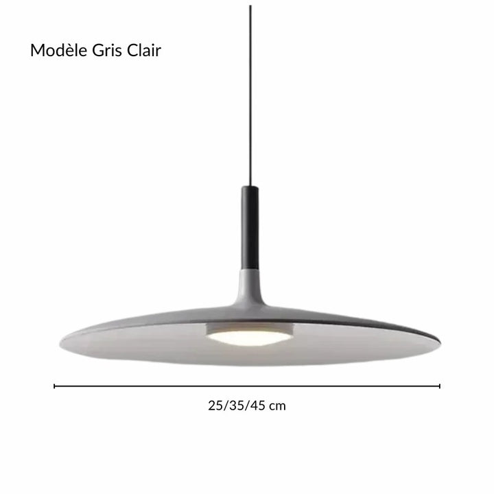 Fiche produit studio : suspension UFO gris clair en métal peint sur fond clair.