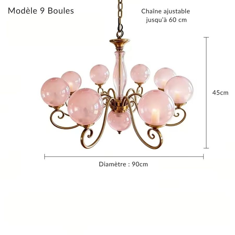 Grand lustre rose poudré à 9 globes en verre, structure dorée ample au style vintage sophistiqué