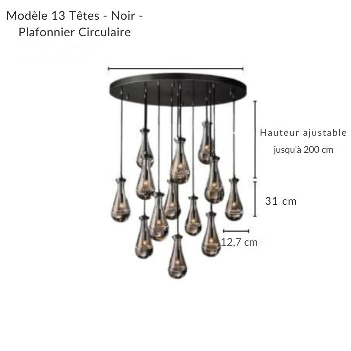 Grande suspension noire en forme de goutte d'eau avec de multiples points lumineux pour un salon spacieux.