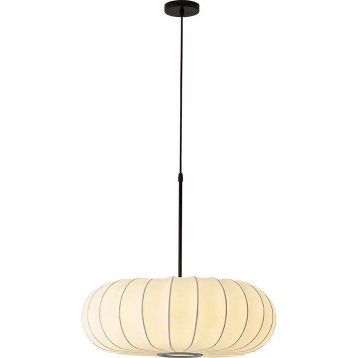 Lampe suspendue en tissu ivoire nervuré, à la silhouette basse et douce inspirée du style japandi minimaliste