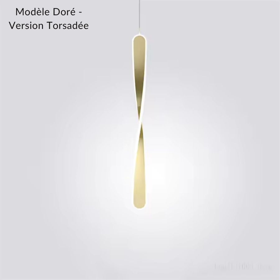 Avec sa finition dorée, ce luminaire torsadé associe contour lumineux et silhouette sculpturale élégante