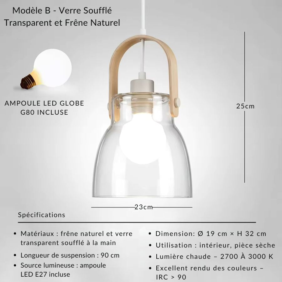 Version haute en frêne naturel et verre soufflé transparent, avec globe lumineux et silhouette douce inspirée d’une lanterne