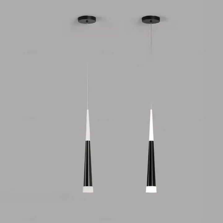 Deux luminaires LED noirs à silhouette aiguille, avec double diffusion lumineuse et design graphique minimaliste