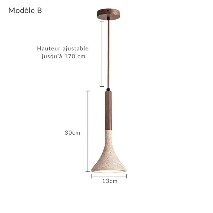 Bois foncé et pierre claire se rencontrent sur ce luminaire élancé à base évasée, d’inspiration japandi