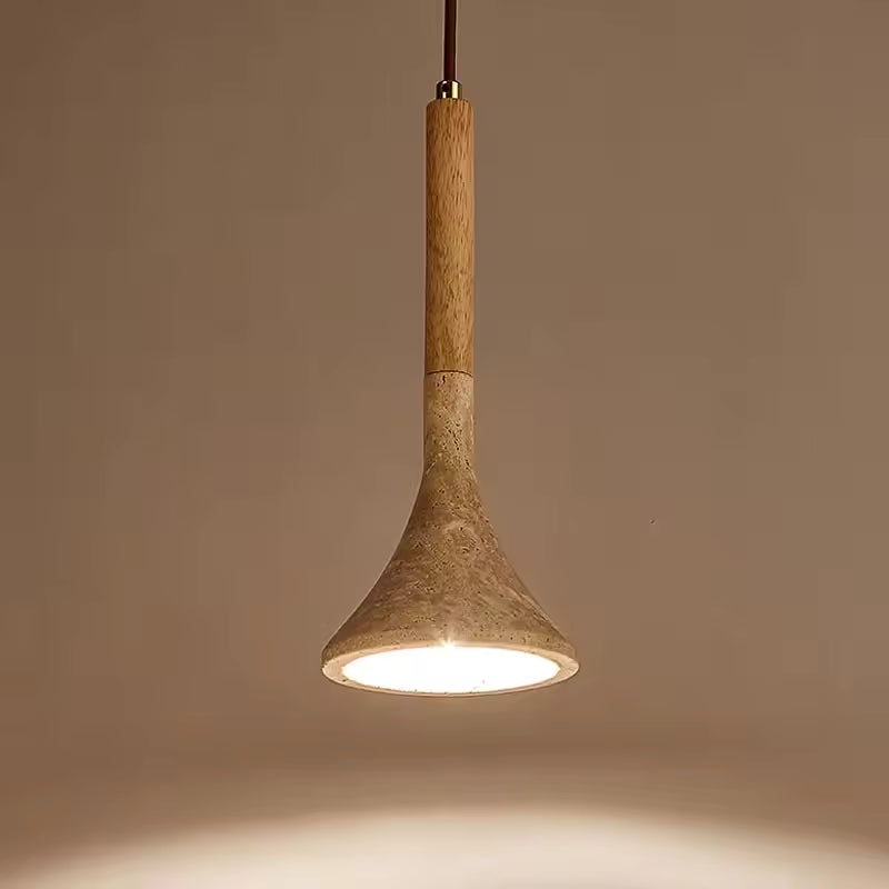 Luminaire en pierre et bois à forme évasée, avec texture minérale chaleureuse et design naturel contemporain