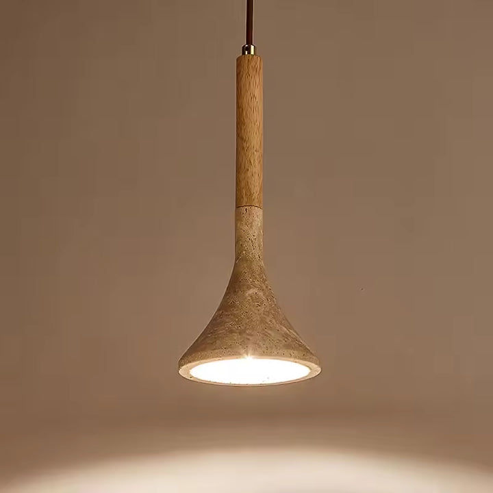 Luminaire en pierre et bois à forme évasée, avec texture minérale chaleureuse et design naturel contemporain