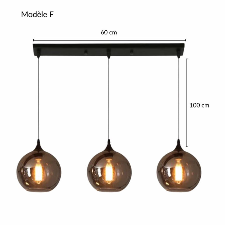 Luminaire composé de trois sphères en verre fumé parfaitement alignées pour un style design.