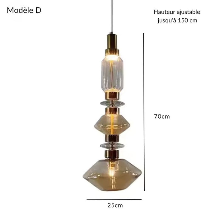 Formes facettées et verre ambré caractérisent ce modèle D de 70 cm au design rétro sculptural