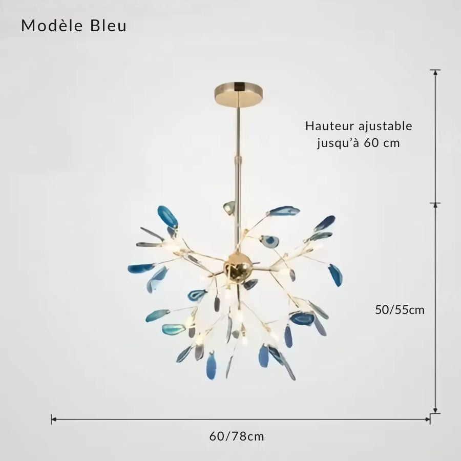 Lustre bleu en agate naturelle aux fines branches dorées, inspiré des formes végétales contemporaines