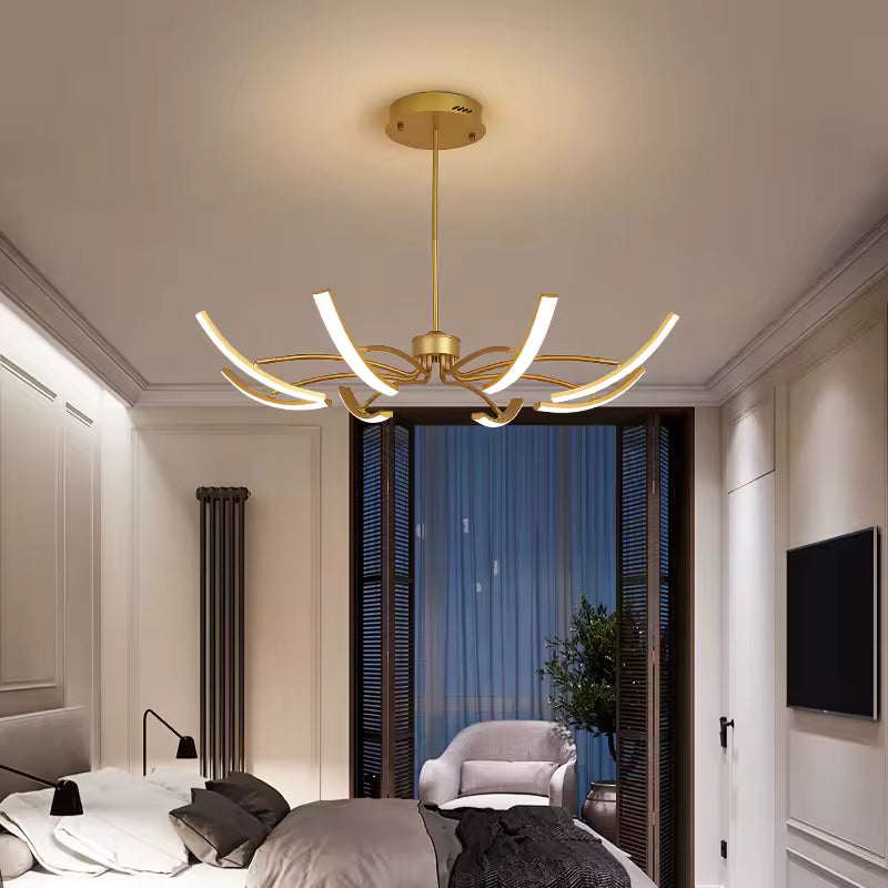 Éclairant une chambre élégante, ce lustre araignée doré à bras LED courbés mêle design raffiné et allure contemporaine.