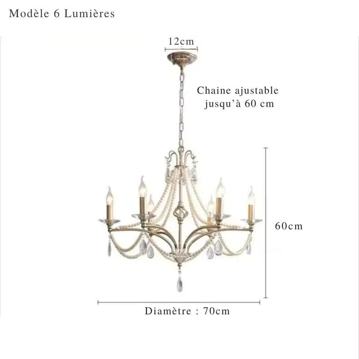 Version 6 lumières du lustre argenté à pampilles de cristal, mesurant 70 cm de diamètre et 60 cm de hauteur.