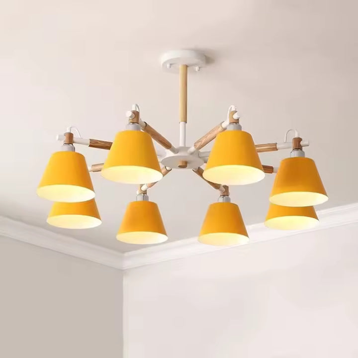 Lustre bois scandinave à bras en bois clair et abat-jour jaunes, au design nordique chaleureux et coloré