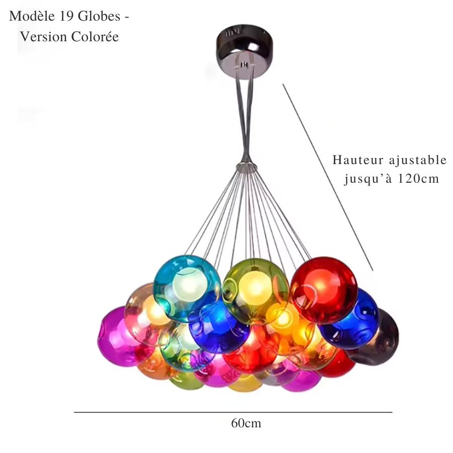 Suspension sculpturale de 60 cm réunissant 19 bulles de verre multicolore, dans un esprit contemporain audacieux.