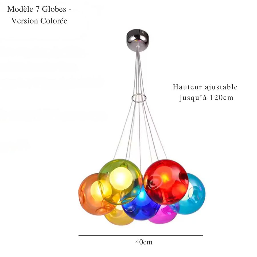Sept bulles de verre aux teintes vives composent ce petit lustre multicolore de 40 cm, inspiré du style pop art.