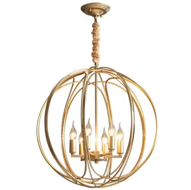 Lustre doré avec cage élégante, idéal pour sublimer une pièce intérieure.