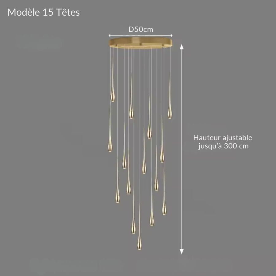 Lustre cascade de quinze gouttes dorées, pensé pour habiller avec élégance les volumes de grande hauteur