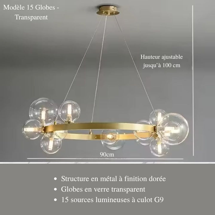 Vue du lustre design à anneau doré et 15 globes en verre transparent, de 90 cm de diamètre et hauteur ajustable.