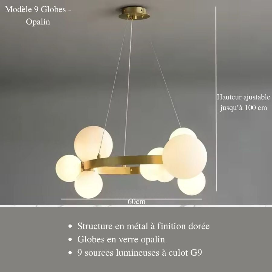 Avec ses 9 globes lumineux en verre opalin, ce lustre circulaire doré de 60 cm affiche un style minimaliste chic.