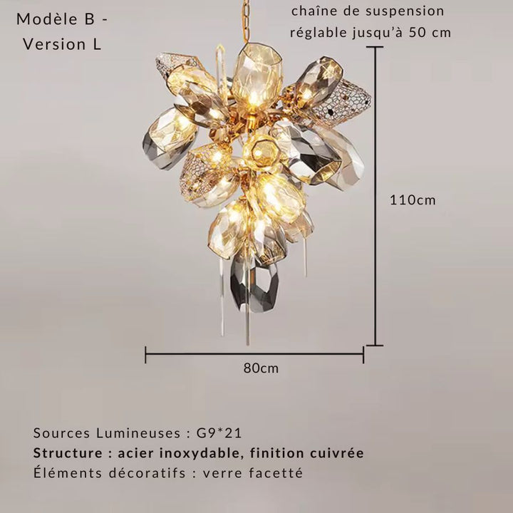 Lustre sculptural en cristal fumé et doré, modèle B vertical de 80 x 110 cm au style luxueux et aérien.