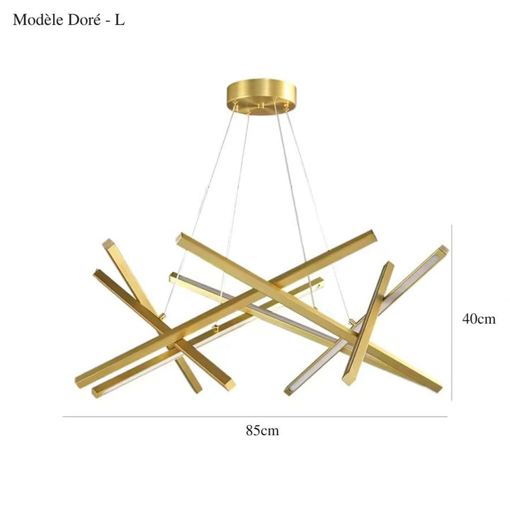 Lustre doré de 85 x 40 cm aux tiges LED disposées en croisements asymétriques, dans un esprit architectural moderne.