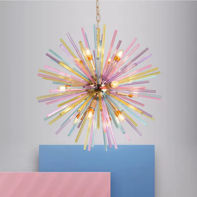 Lustre en tiges de verre coloré au design Sputnik, avec éclat multicolore et silhouette sculpturale contemporaine