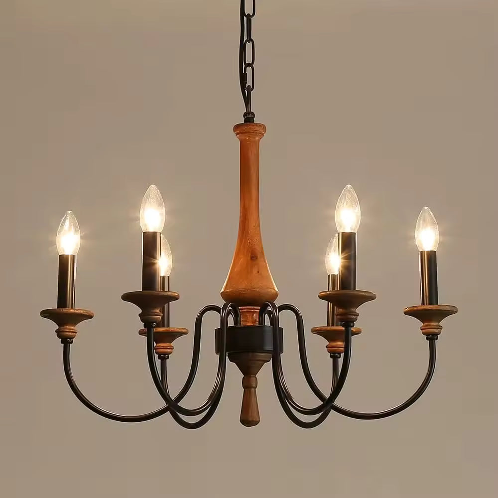 Lustre en bois ancien à 6 bras noirs galbés et fût en bois naturel, avec ampoules bougies au style rustique chic.