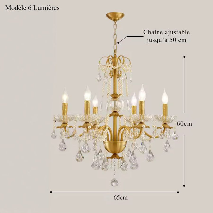 Modèle de lustre laiton vintage à 6 bras dorés, orné de pampilles en cristal, mesurant 65 cm de diamètre.