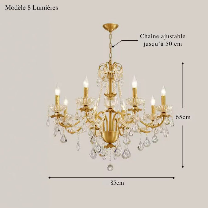 Avec ses 8 lumières et ses pampilles scintillantes, ce lustre laiton vintage de 85 cm affiche un style baroque.