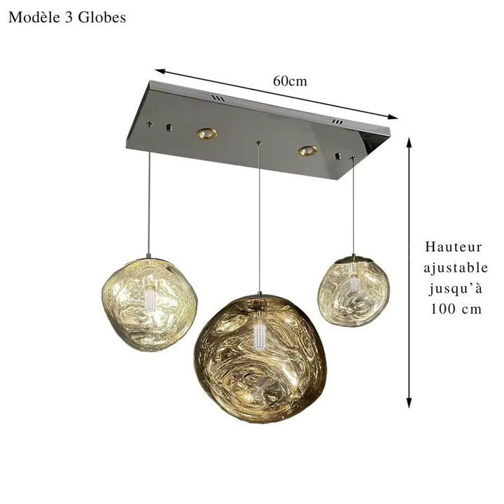 Lustre contemporain à trois globes en verre ondulé miroir et transparent, suspendus à une rosace rectangulaire chromée.