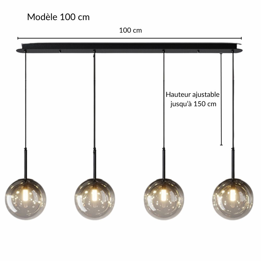 Lustre linéaire moderne doté de quatre globes en verre transparent pour un éclairage de table design.