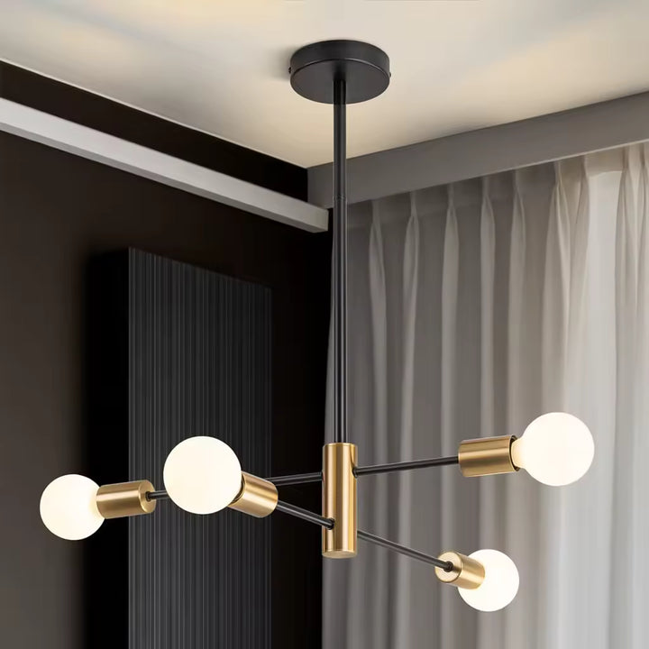 Lustre noir et doré à 4 ampoules apparentes et bras rayonnants, au design minimaliste et contemporain