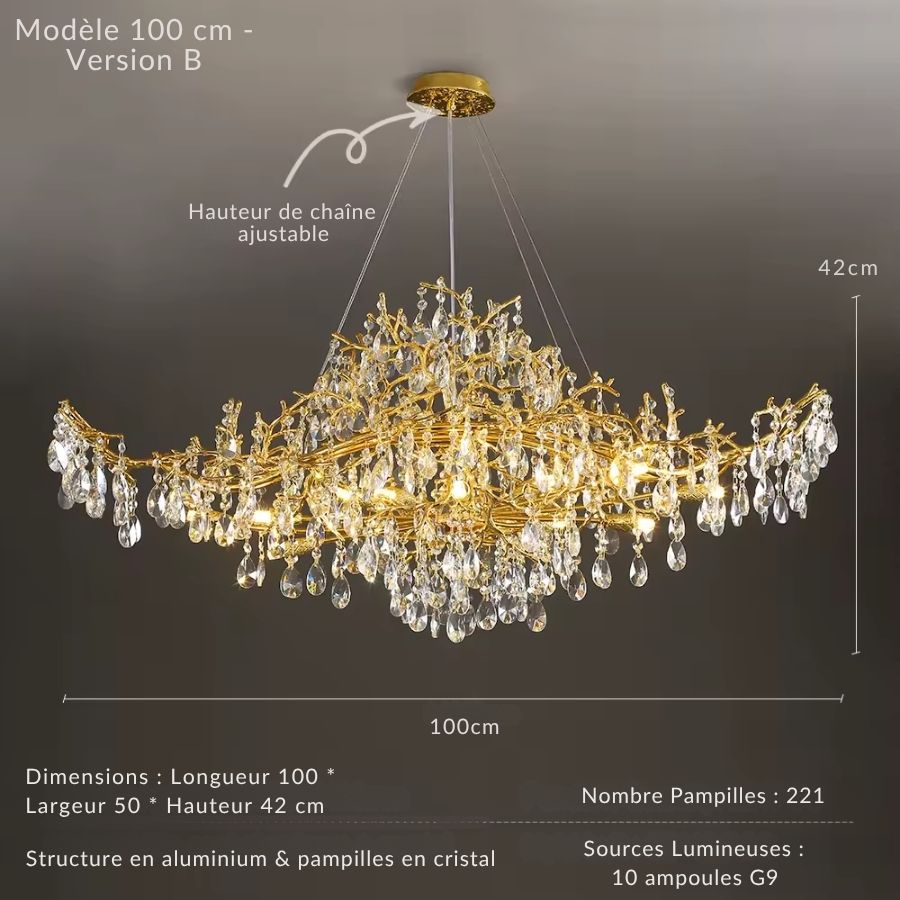 Modèle de 100 cm aux branches dorées sculpturales, orné de nombreuses pampilles de cristal au rendu luxueux