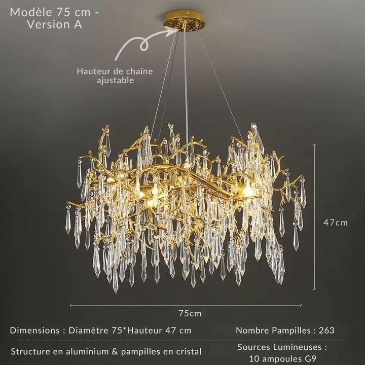 Lustre de 75 cm à longues pampilles de cristal, structuré par des branches dorées au dessin organique